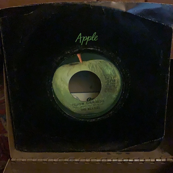 the Beatles Eleanor Rigby/ Yellow Submarine 45 Single Vinyl - Picture 3 of 4